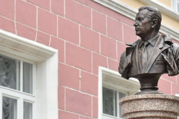 Bust of the legendary composer Andrei Eshpai