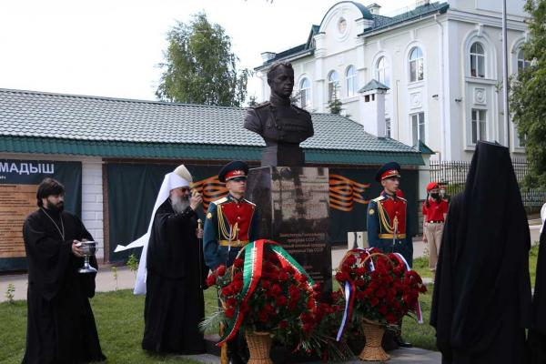 Бюст Николаю Афанасьеву, бывшему главному военному прокурору СССР, заместителю генерального прокурора СССР