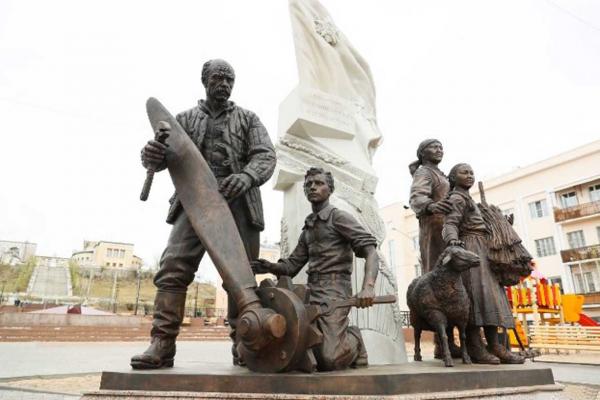 Monument to Home Front Workers and Children of War