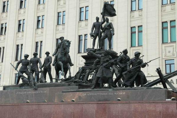 Памятники, посвященные Первой мировой и Великой Отечественной войнам (Участие в создании)